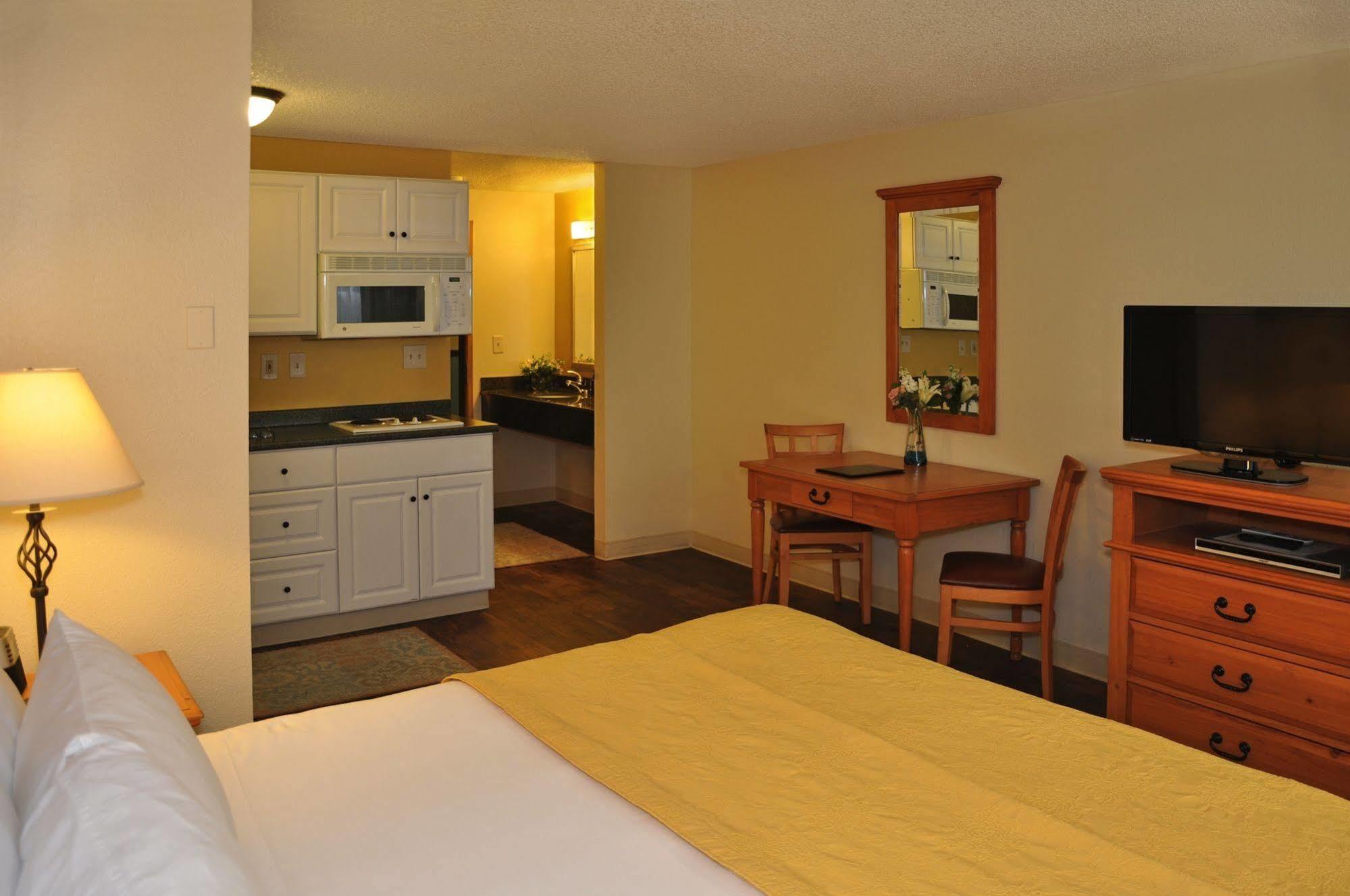 Quality Inn & Suites Silverdale Bangor-Keyport Exterior photo